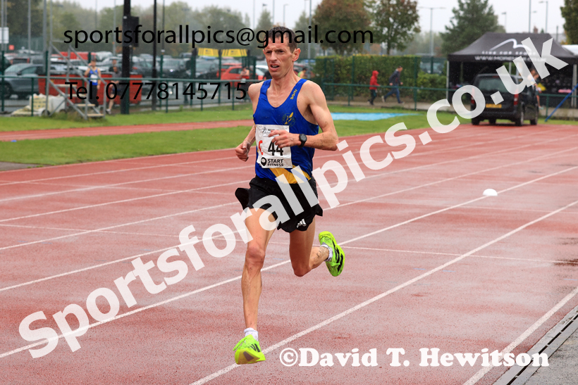 Senior Mens 6 Stage 2025 Northern Athletics Autumn Road Relays, Leigh, Lancashire. Photo: David T. Hewitson/Sports for All Pics